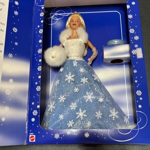 Vintage 1999 Mattel Snow Sensation Barbie Doll